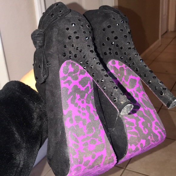 Heels - Picture 3 of 4